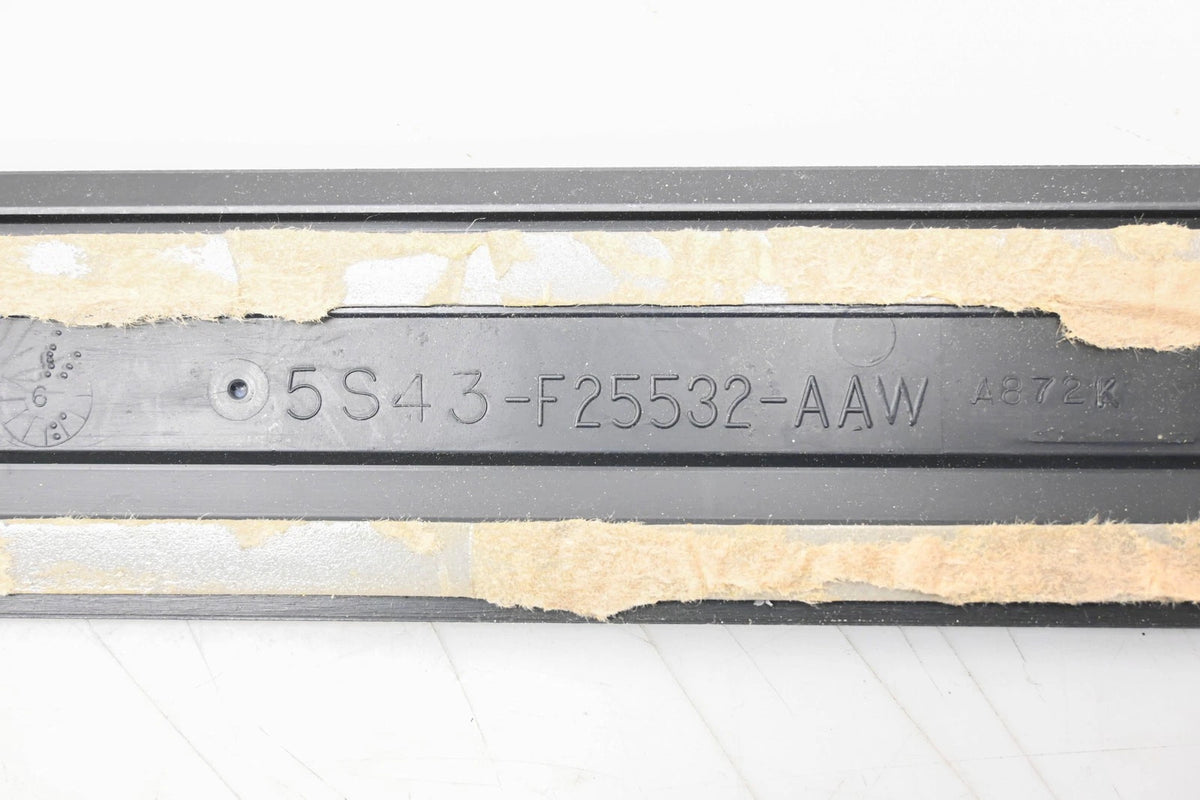 OEM Door Moulding for Ford (5S43-F25532-AAW, 5S43-F25532-AA)
