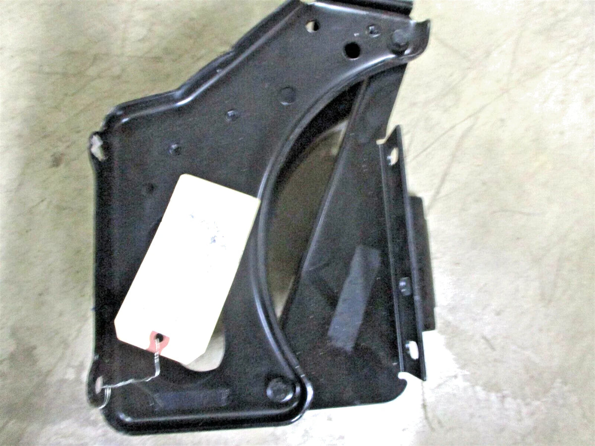 Hood Mount Bracket for Mack Truck (Replaces 82078484, 84218078)