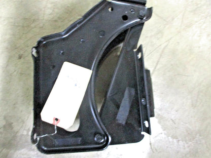 Hood Mount Bracket for Mack Truck (Replaces 82078484, 84218078)