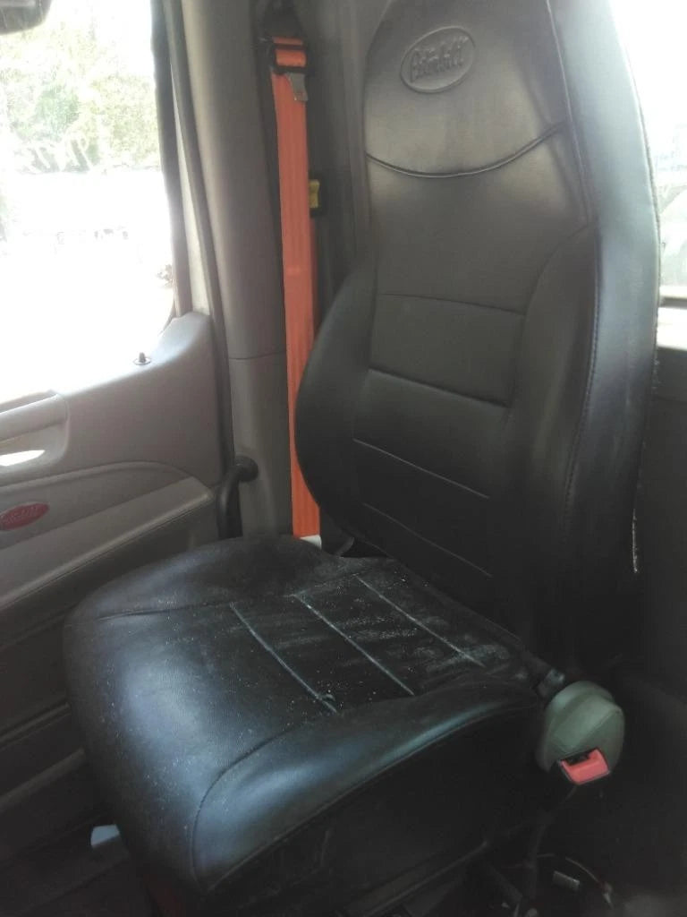 Front Seat for Peterbilt 579 (2019)