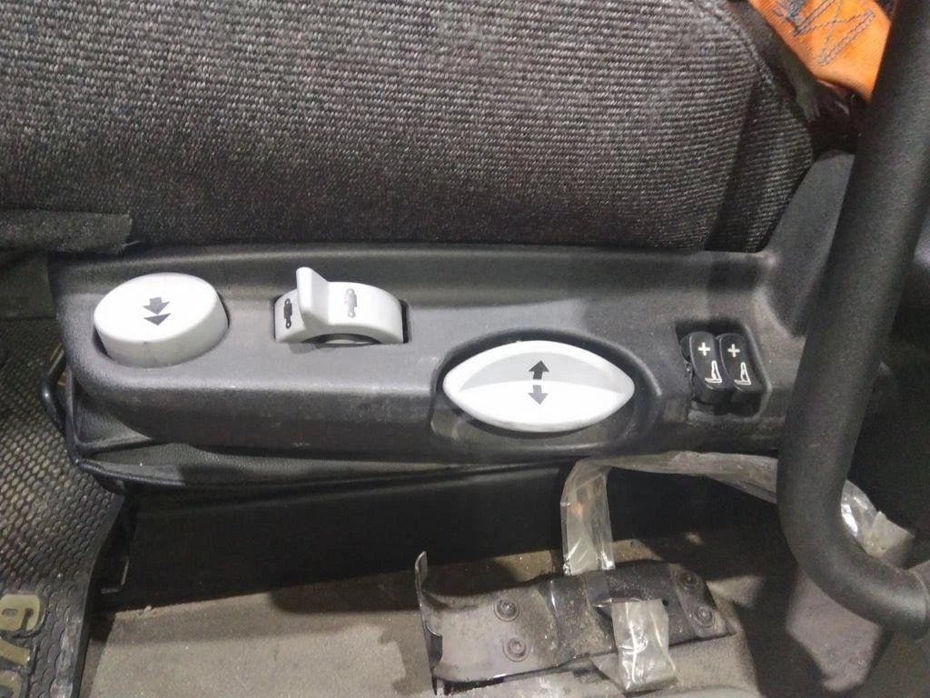 Front Seat for Peterbilt 579 (2019)