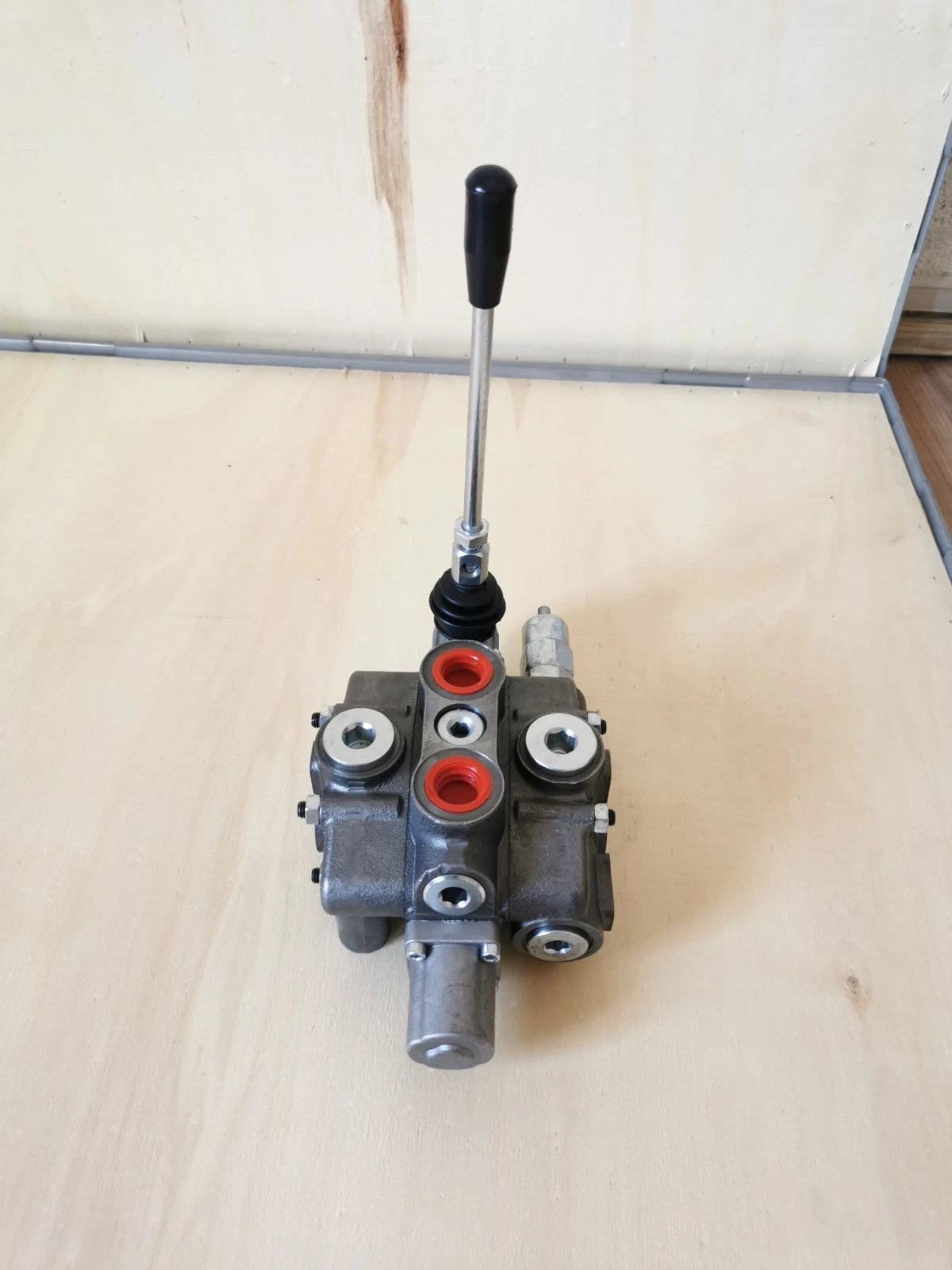 Hydraulic Sectional Control Valve for TORA (39.5 GPM, 1" BSP)