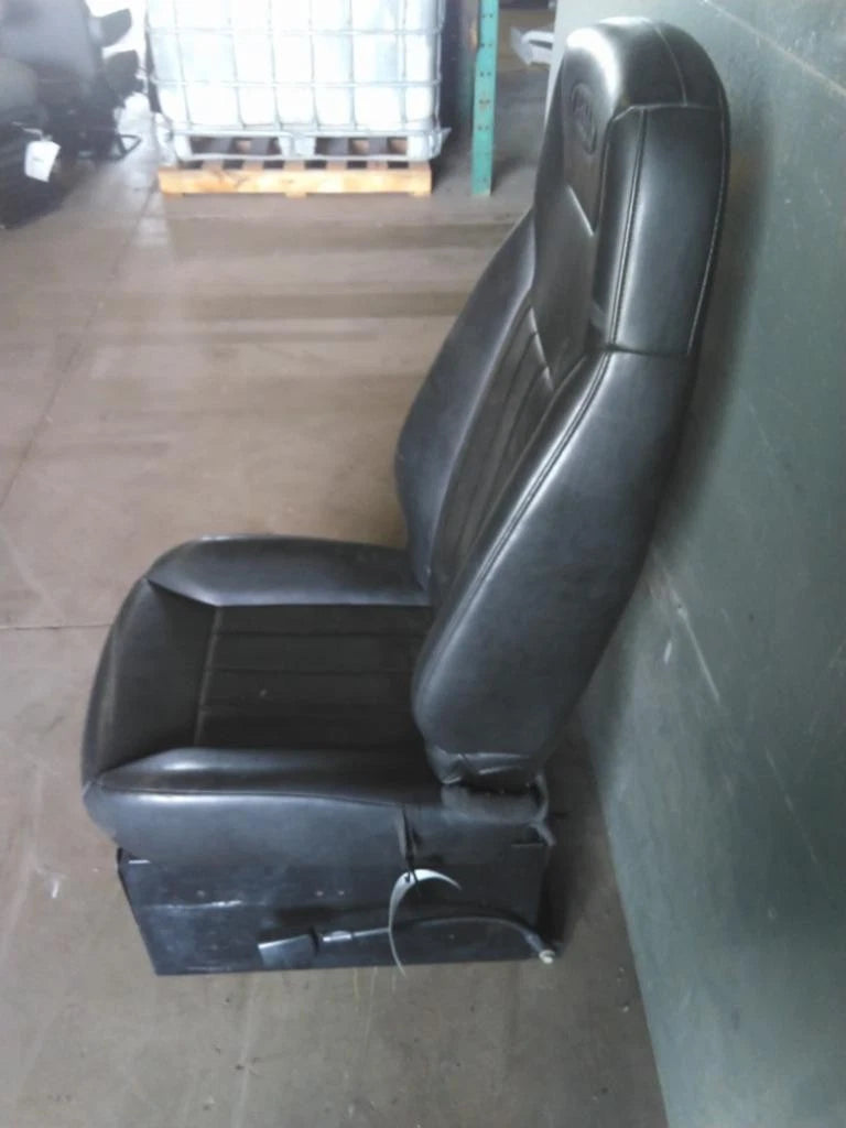 Front Seat for Peterbilt 579 (2017)