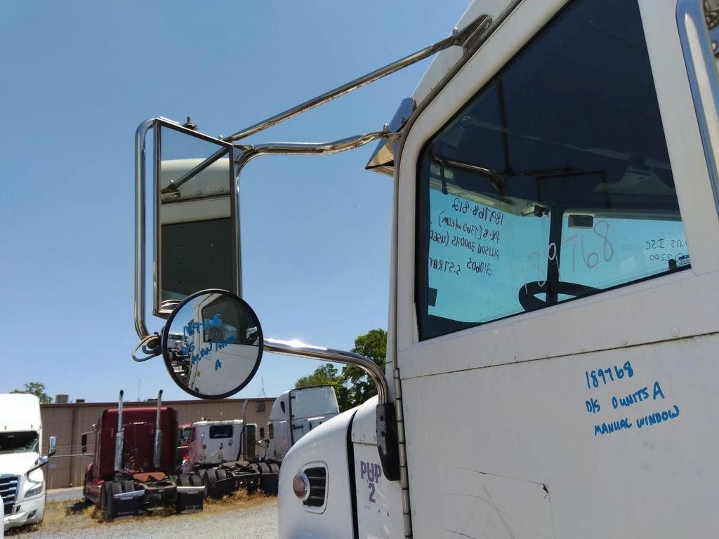 Left Cab/Door Mirror for Peterbilt 335 (2006)