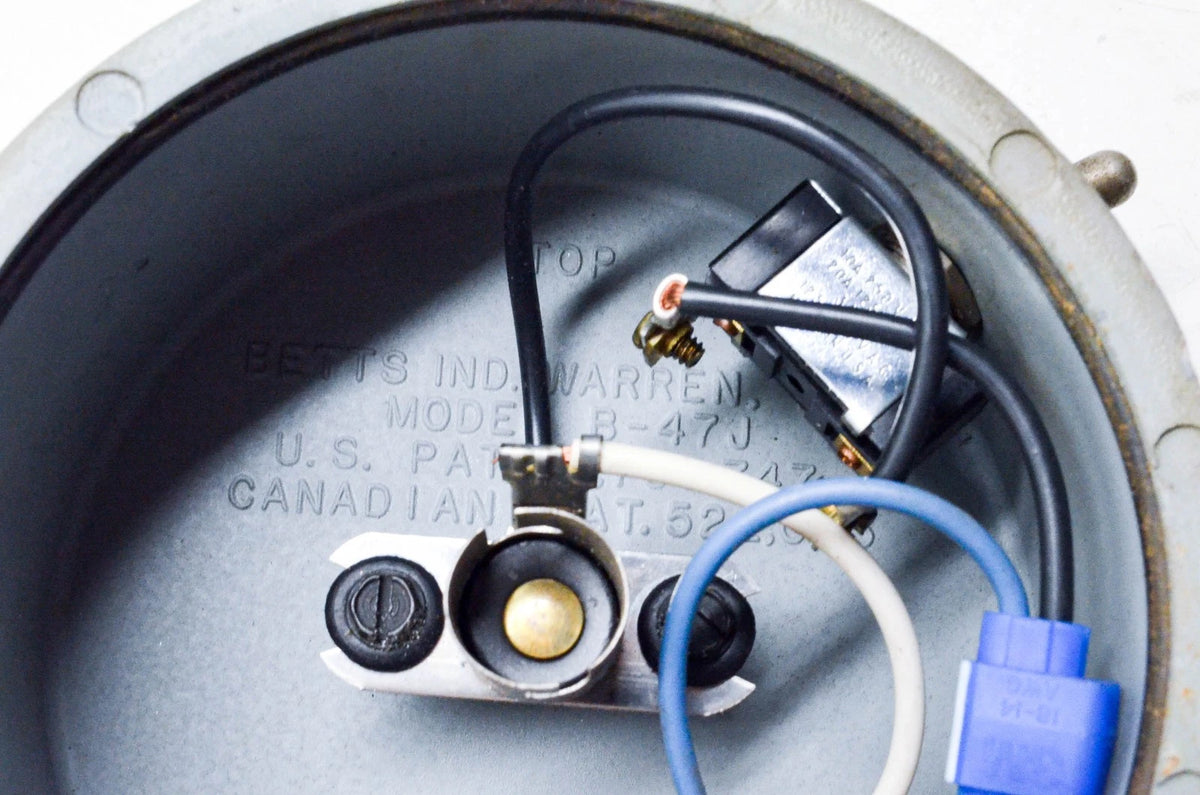 Betts B-47J 71ST Round Lamp Assembly for