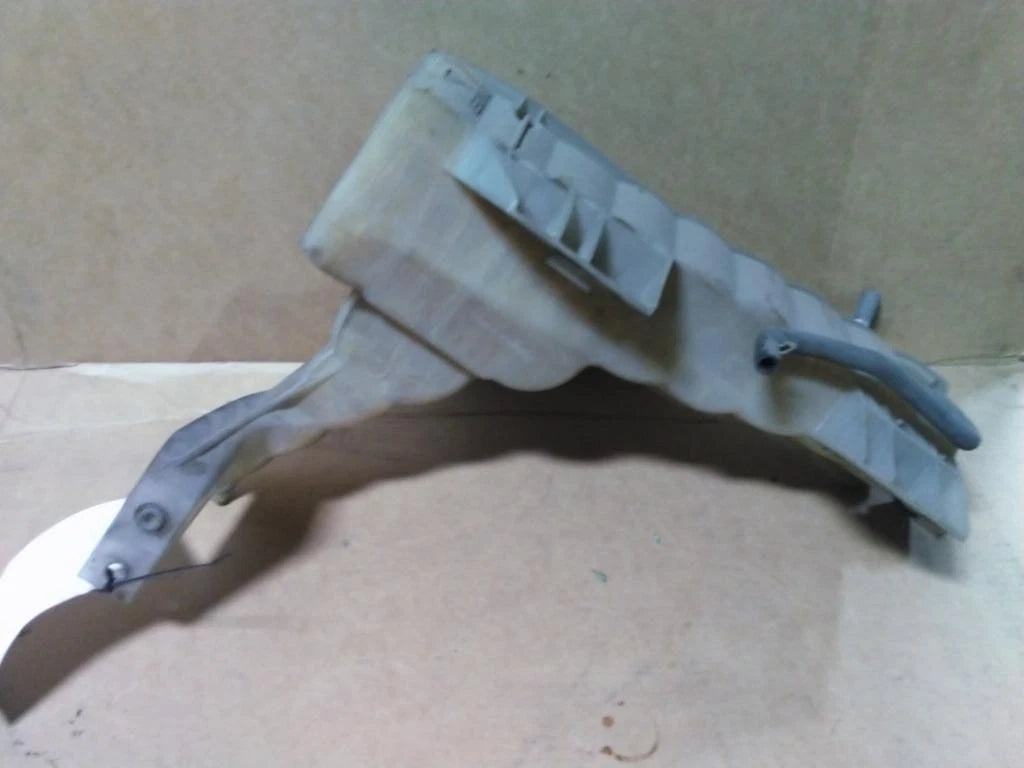 Radiator Overflow Tank for Peterbilt 579 (2014)