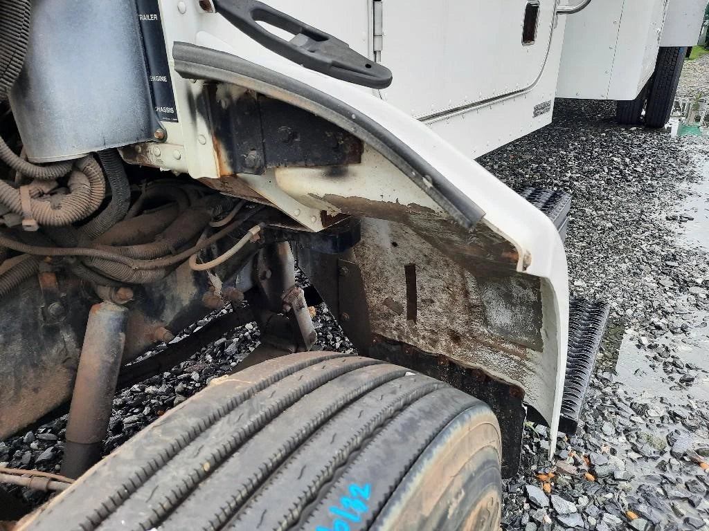 Fender Extension Left for Peterbilt 330 (2001)