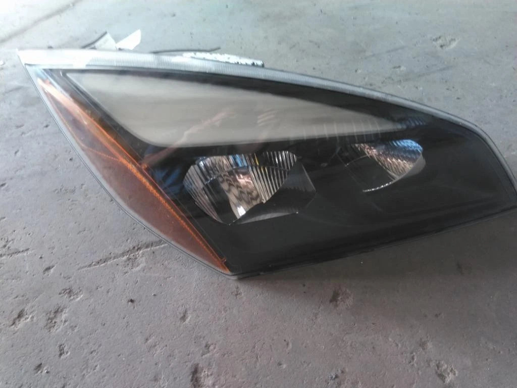Headlight Right for Freightliner Cascadia (2007–2019)