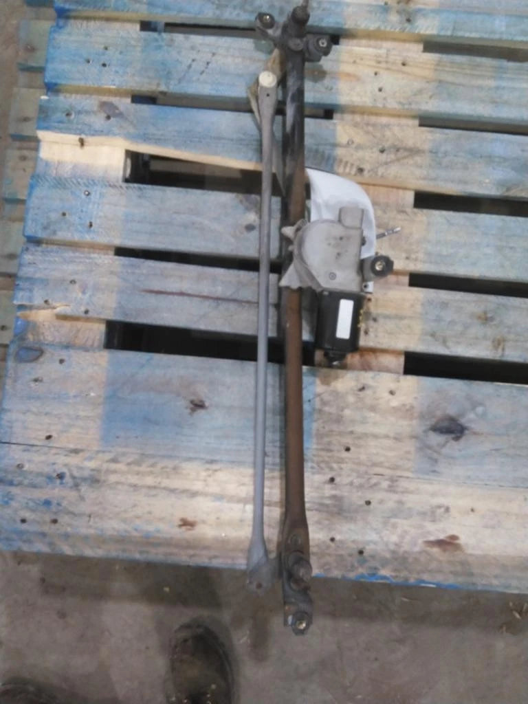 Windshield Wiper Assembly for GMC C7500 (2004)