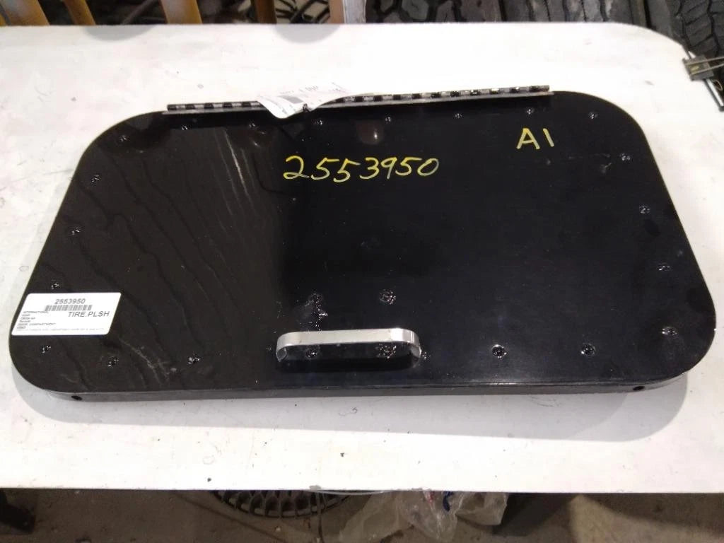 Compartment Door for International 9200I (2006)