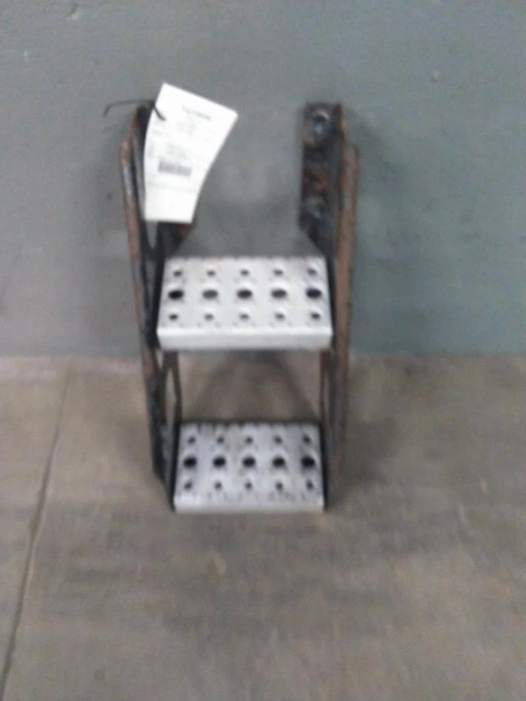 Frame Step for Freightliner Cascadia 126 (2019)