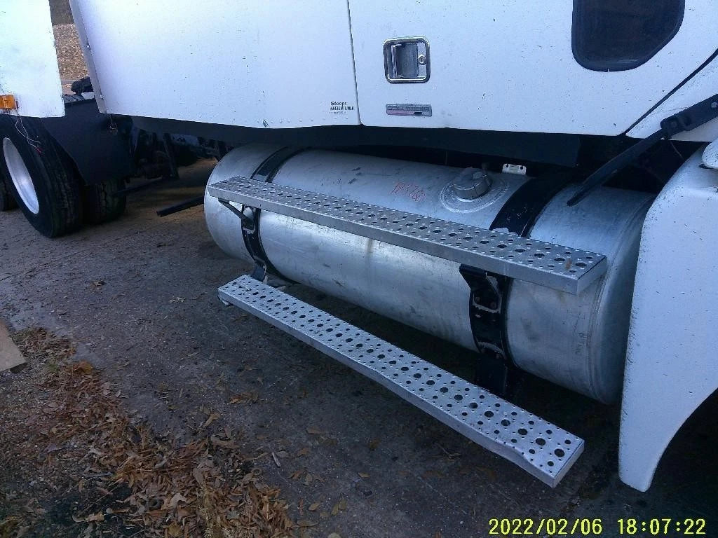 Fuel Tank for Freightliner Columbia 120 (2005) Right MS