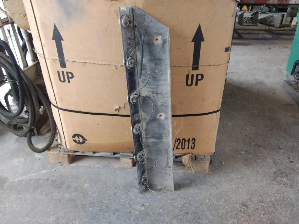 Cab Skirt Filler Panel for Western Star 4900 (2004) - Replaces NA