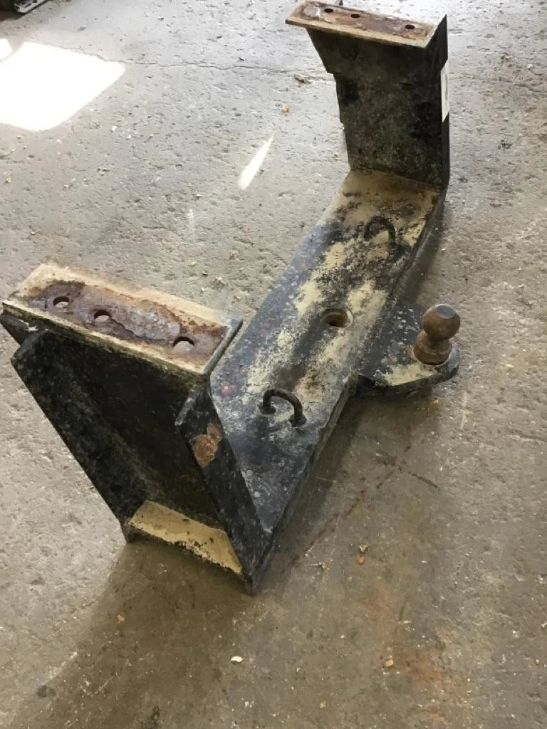 Trailer Hitch for Peterbilt 379 (NA)