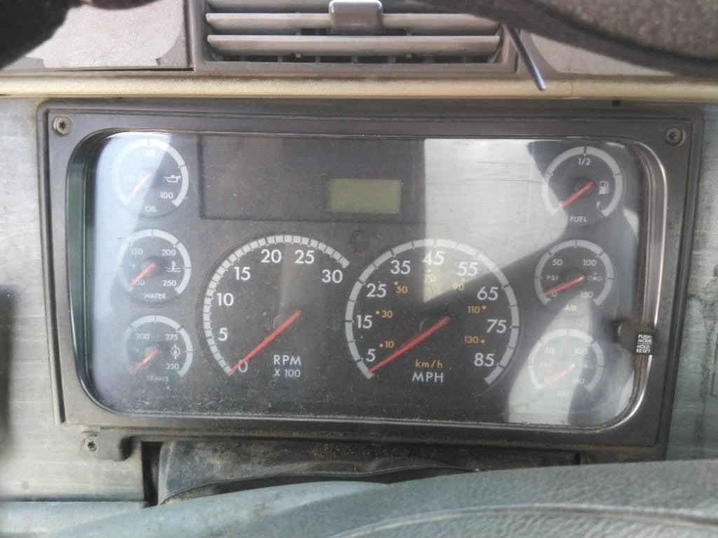 Instrument Cluster for Freightliner Columbia 112 (2007)