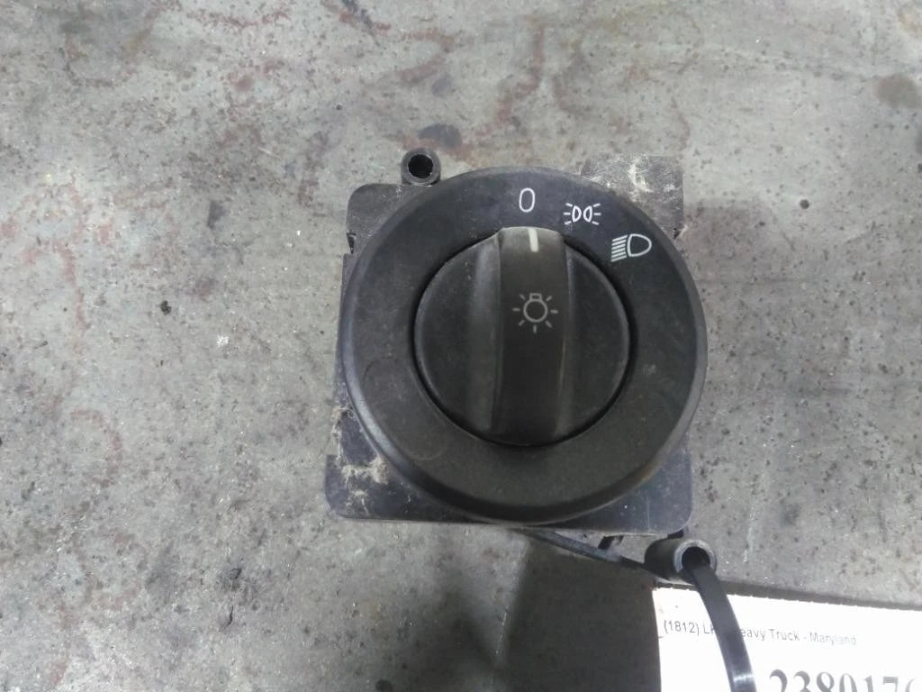 Headlight Switch for Freightliner Cascadia 126 (2019)
