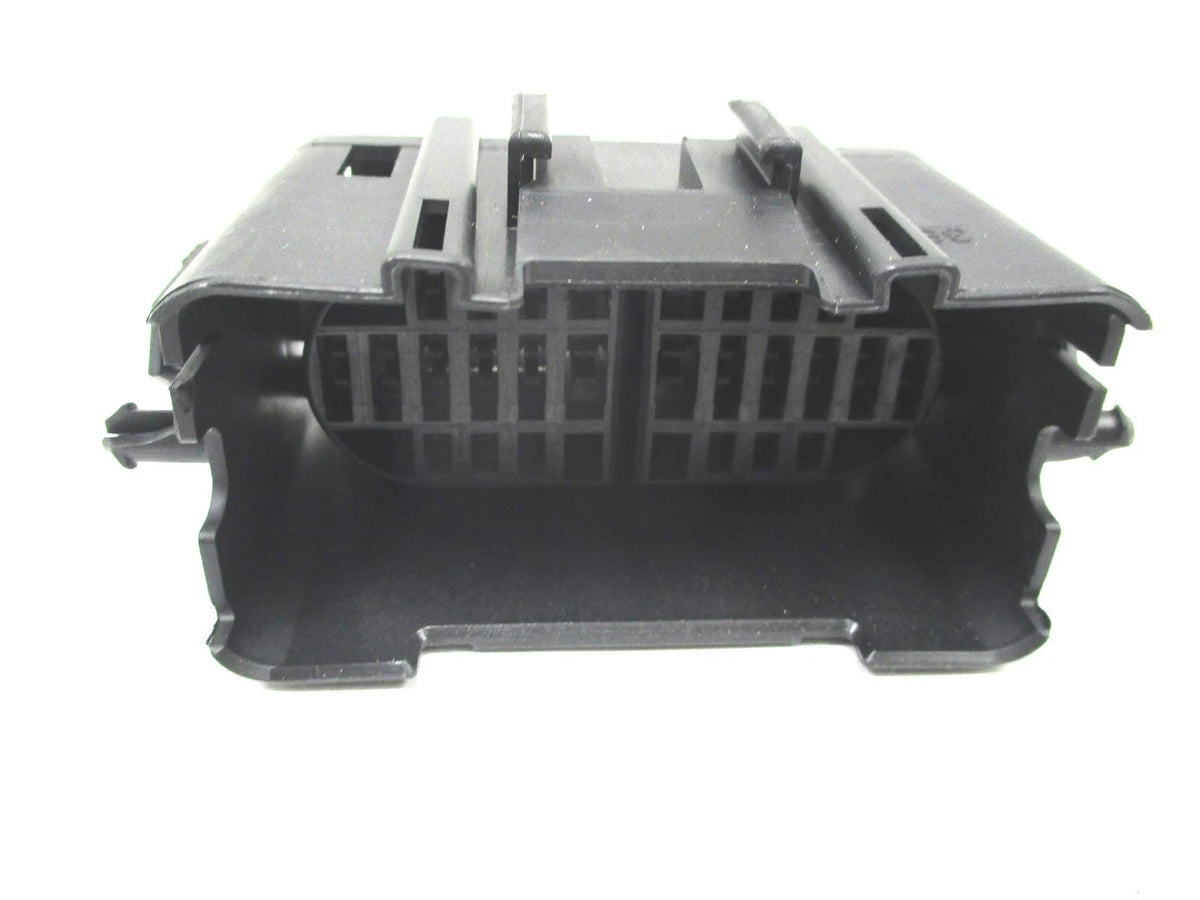 OEM 38-Way Female GT Series Lever Lock Connector for International