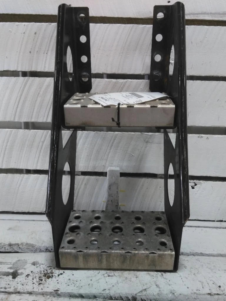 Frame Step for Freightliner Cascadia 126 (2022)