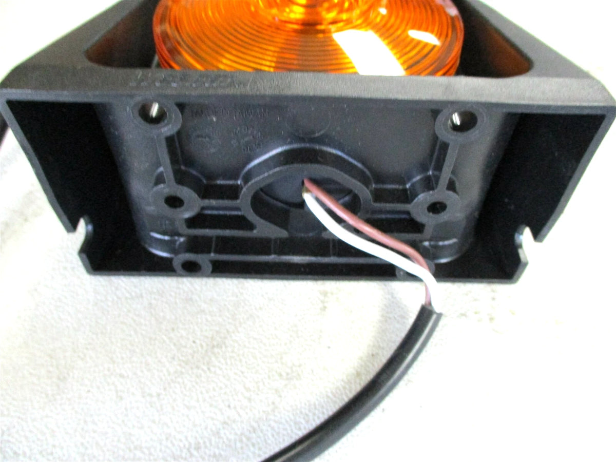 Surface Mount Turn Signal Amber Light for New Holland (73358107)
