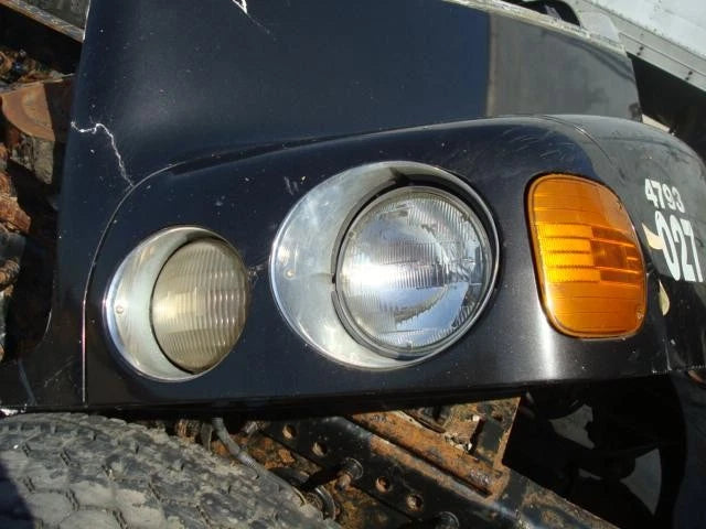 Headlight for Freightliner Century 112 (1996–2004) Left
