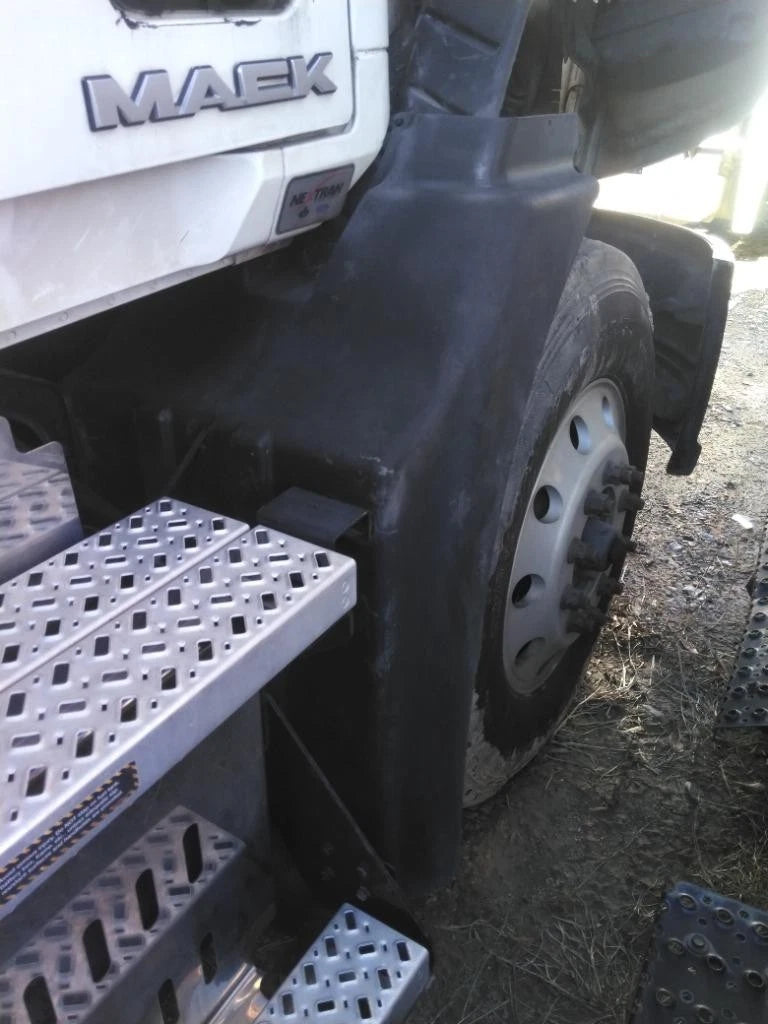 Fender Extension for Mack CXU613 (2012) Right