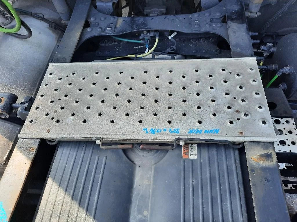 Deck Catwalk for Freightliner Cascadia 126 (2022)