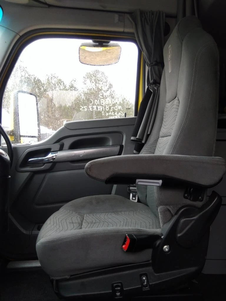Front Seat for Kenworth T680 (2019)