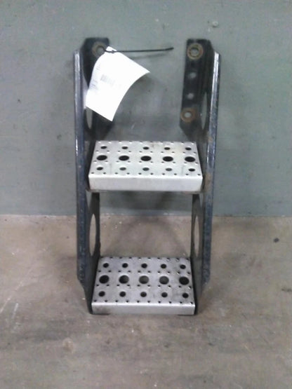 Frame Step for Freightliner Cascadia 125 (2013)