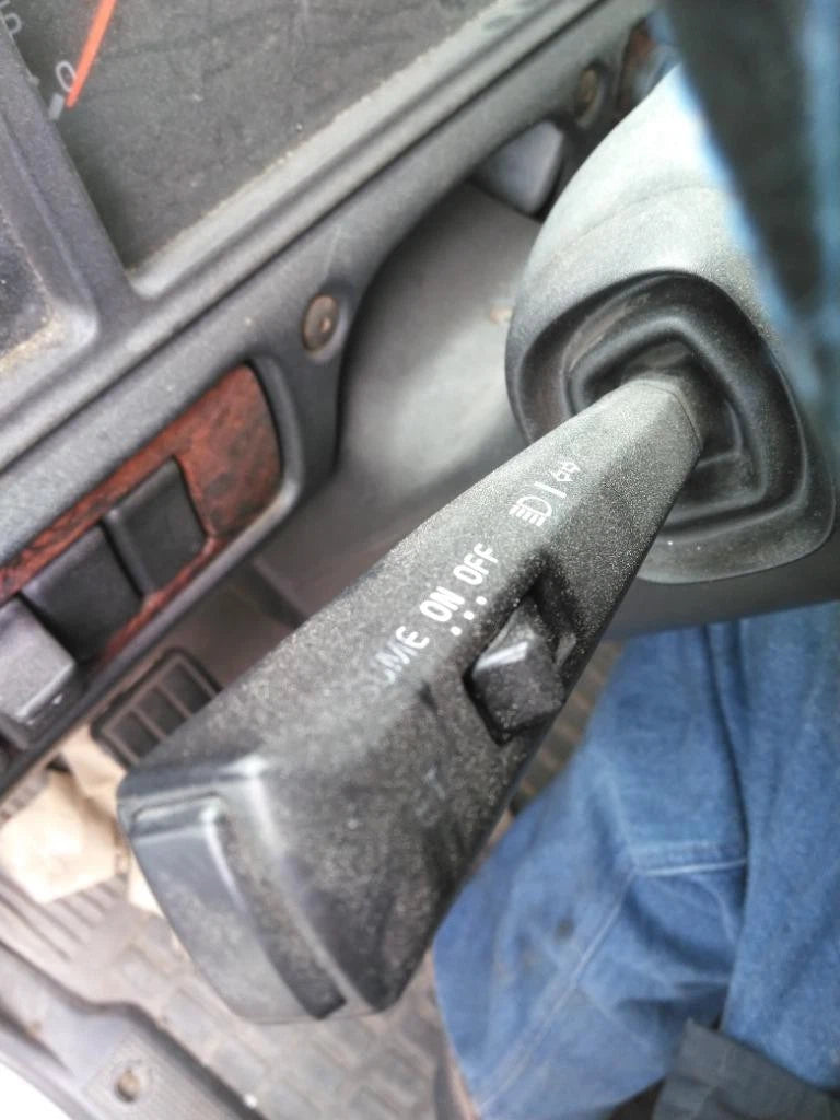 Headlight Switch for Volvo VNL (2001)