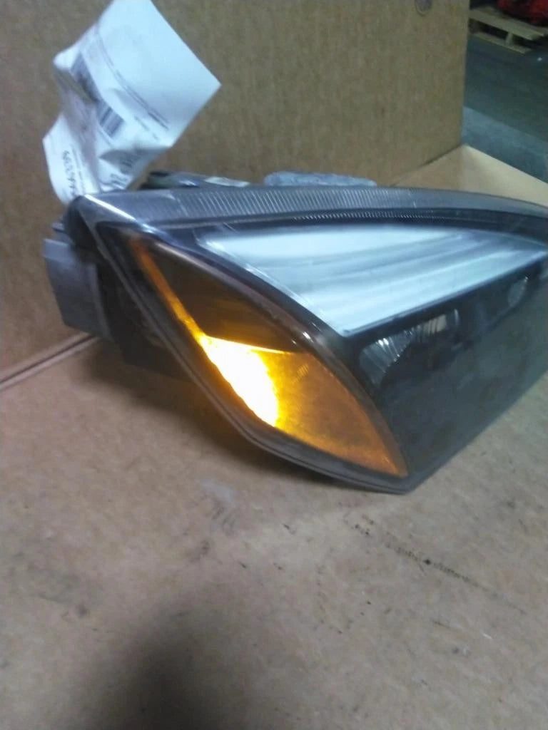 Right Headlight for Freightliner Cascadia (2018–2025)
