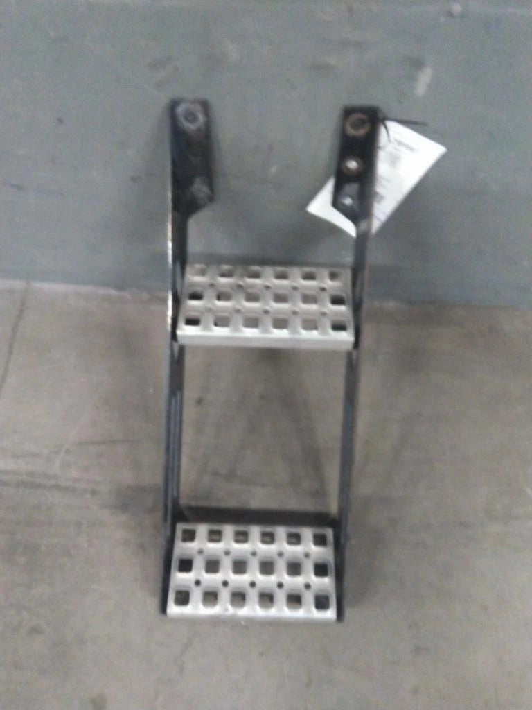 Frame Step for Volvo VNL (2016)