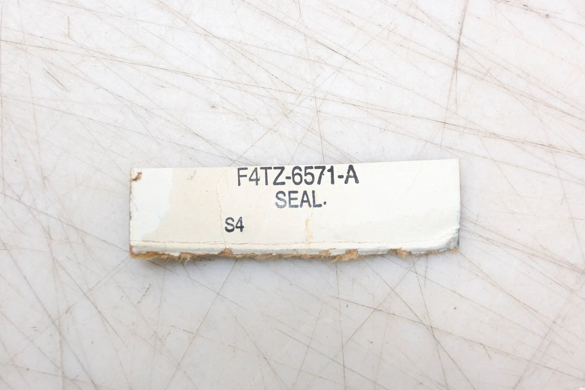 Valve Stem Oil Seal for Ford (F4TZ-6571-A)