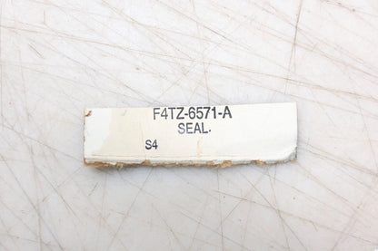 Valve Stem Oil Seal for Ford (F4TZ-6571-A)