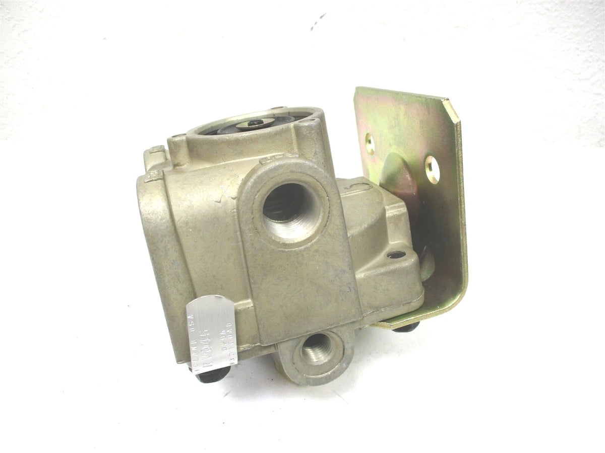 Haldex Air Brake Relay Valve for KN28071 (4.6 PSI Crack Pressure, 1/2" Ports)