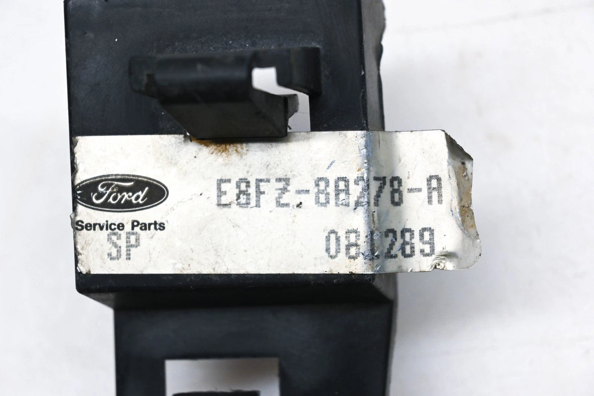 Radiator Grille Mount Bracket for Ford (E8FZ-8A278-A)