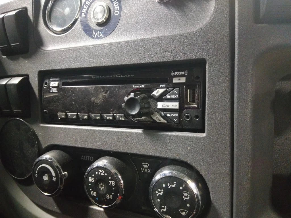 Radio AM/FM/Bluetooth for Peterbilt 579 (2020)