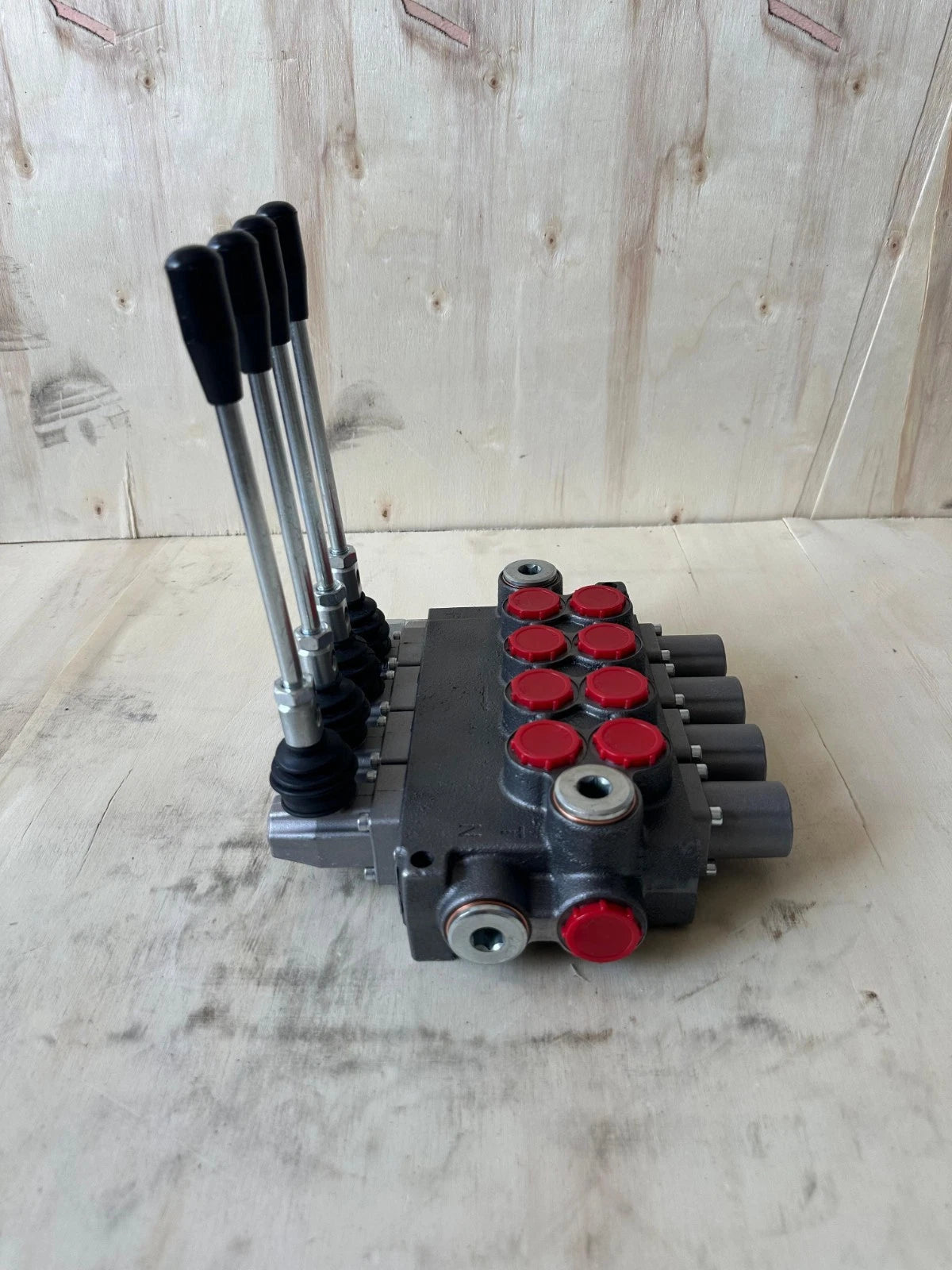TORA Hydraulic Monoblock Control Valve 18.5 GPM 4 Levers 3/4" BSP