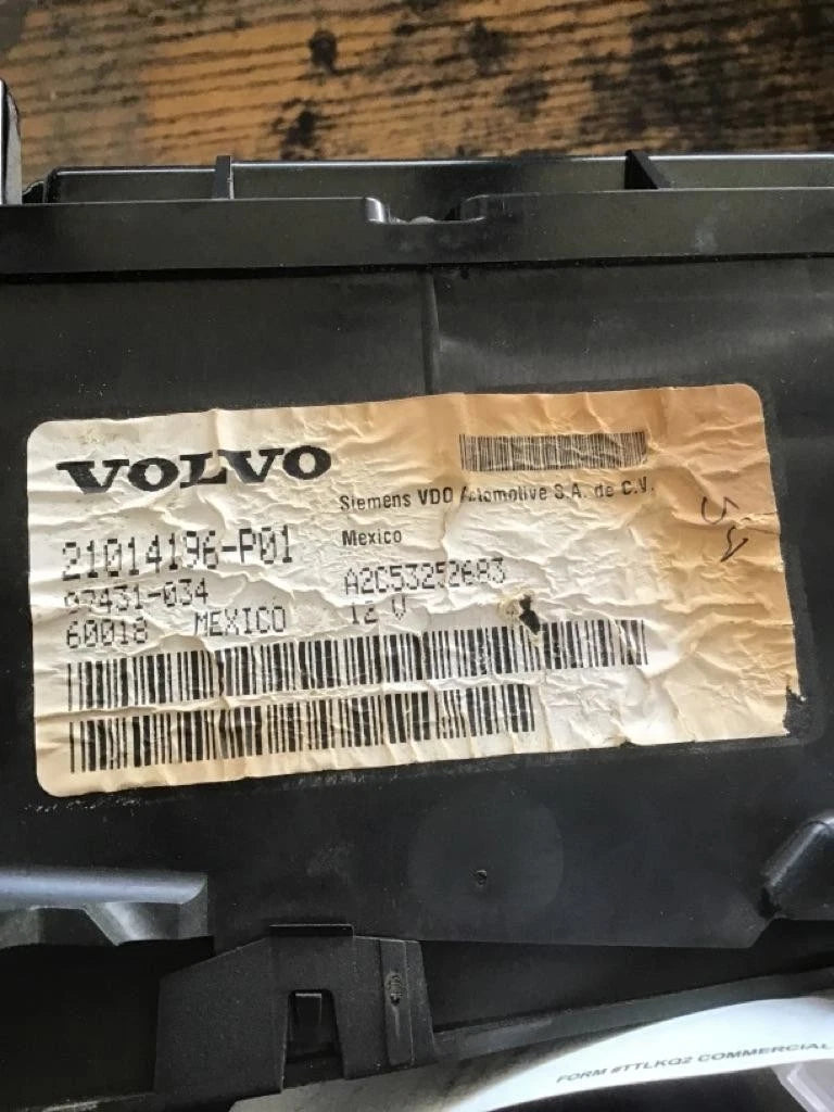 Instrument Cluster for Volvo VNL (2010) - Replaces 21014196-P01
