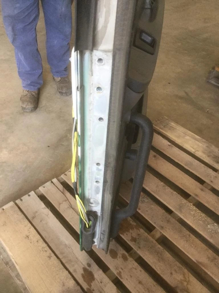 Door Assembly Right for Freightliner Columbia 112 (2001–2011)