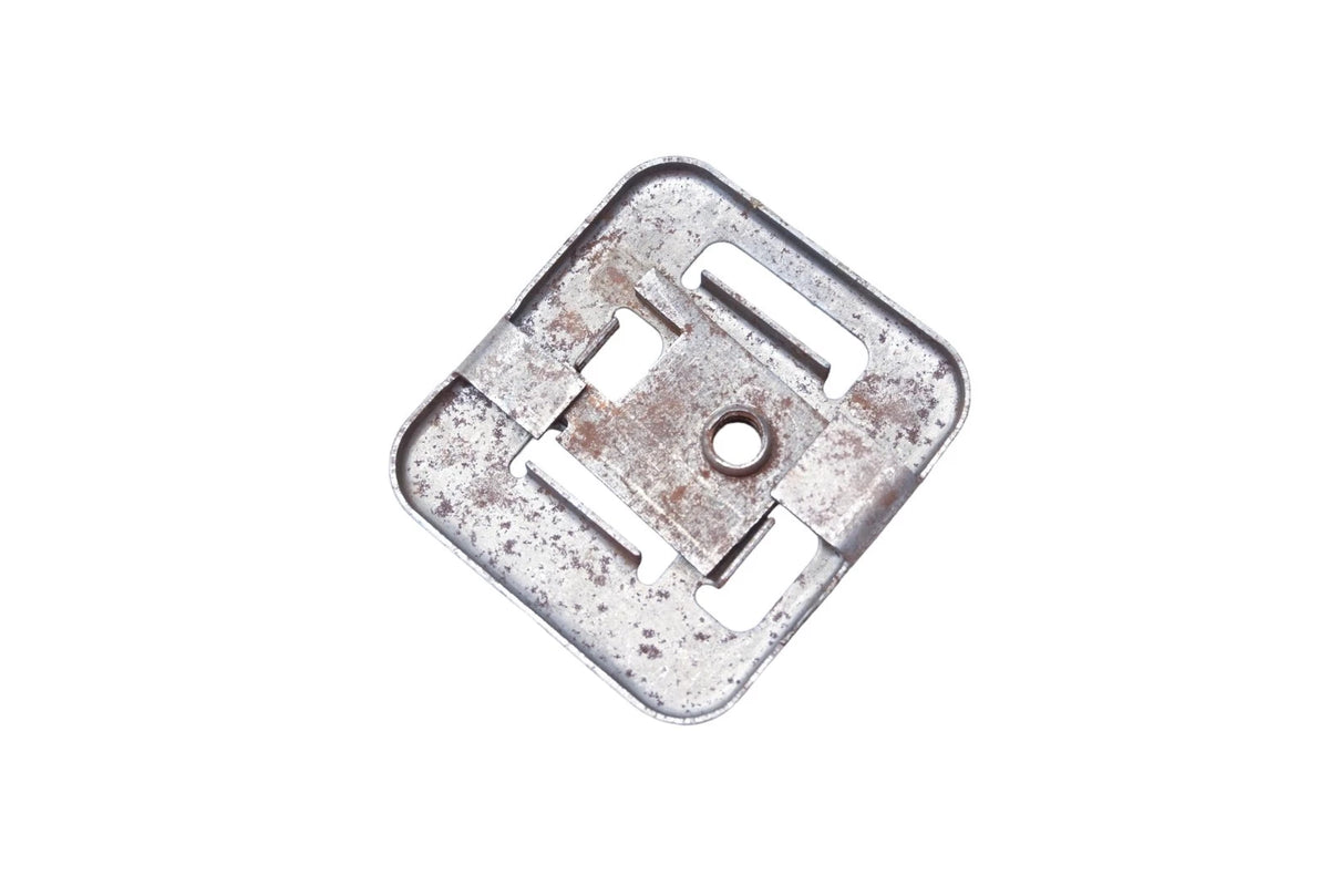 Door Striker Mounting Plate Assembly for Ford (D5UZ-1122008-A)