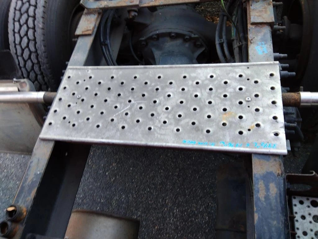 Deck Catwalk for Freightliner Cascadia 125 (2017)