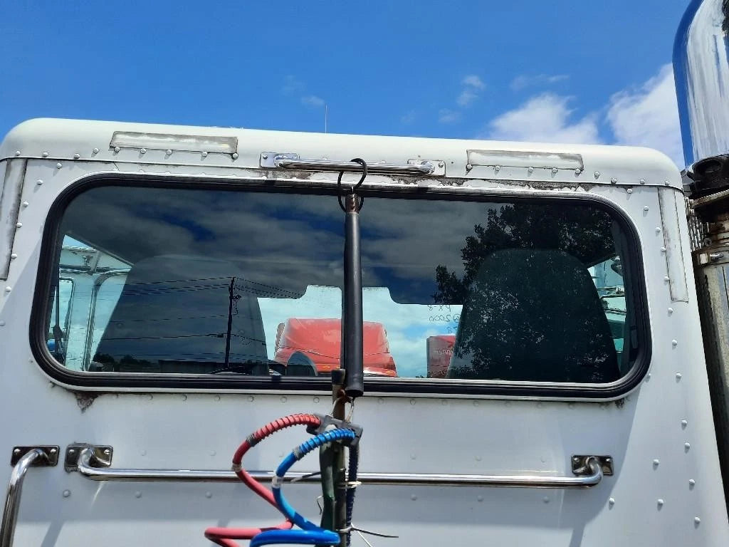 Back Glass for Peterbilt 335 (2008)