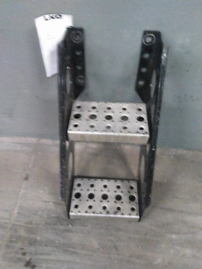Frame Step for Freightliner Cascadia 125 (2018)