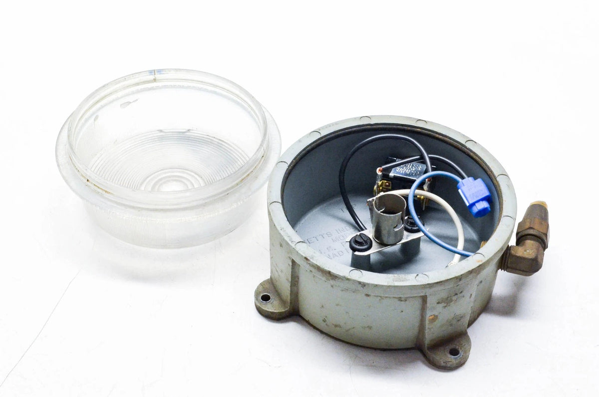 Betts B-47J 71ST Round Lamp Assembly for