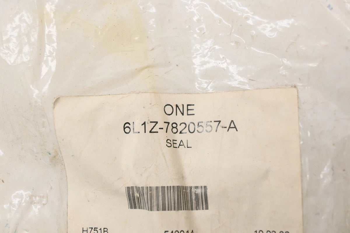 Upper Seal Assembly for Ford (2006–2006) 6L1Z-7820557-A