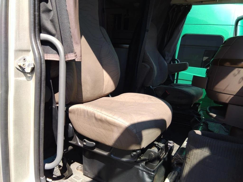 Front Seat for Volvo VNL (2016)