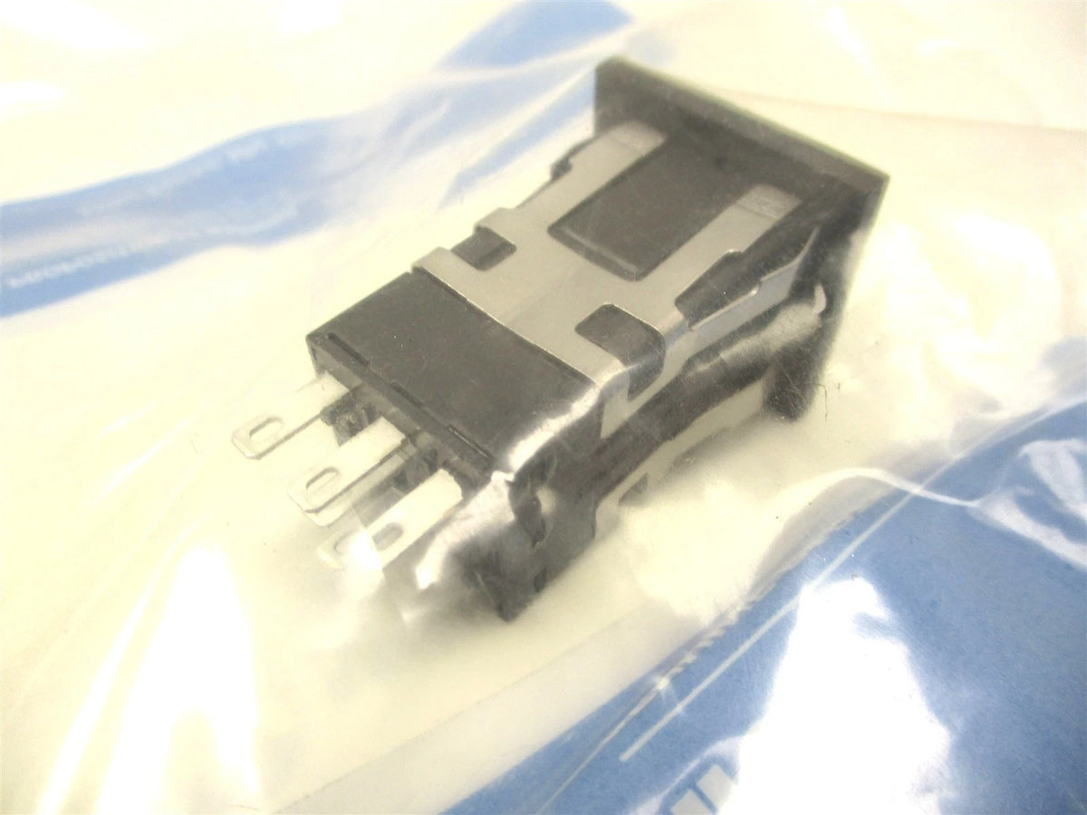 Pushbutton Switch with Green Lens for Miller Electric (133000)
