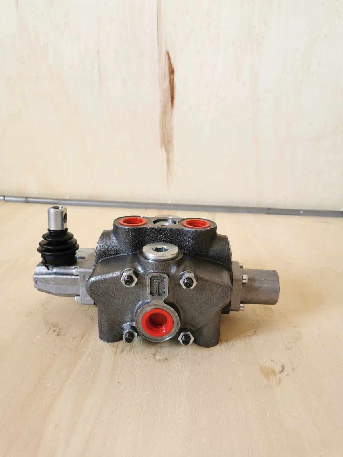 Hydraulic Sectional Control Valve for TORA (39.5 GPM, 1" BSP)