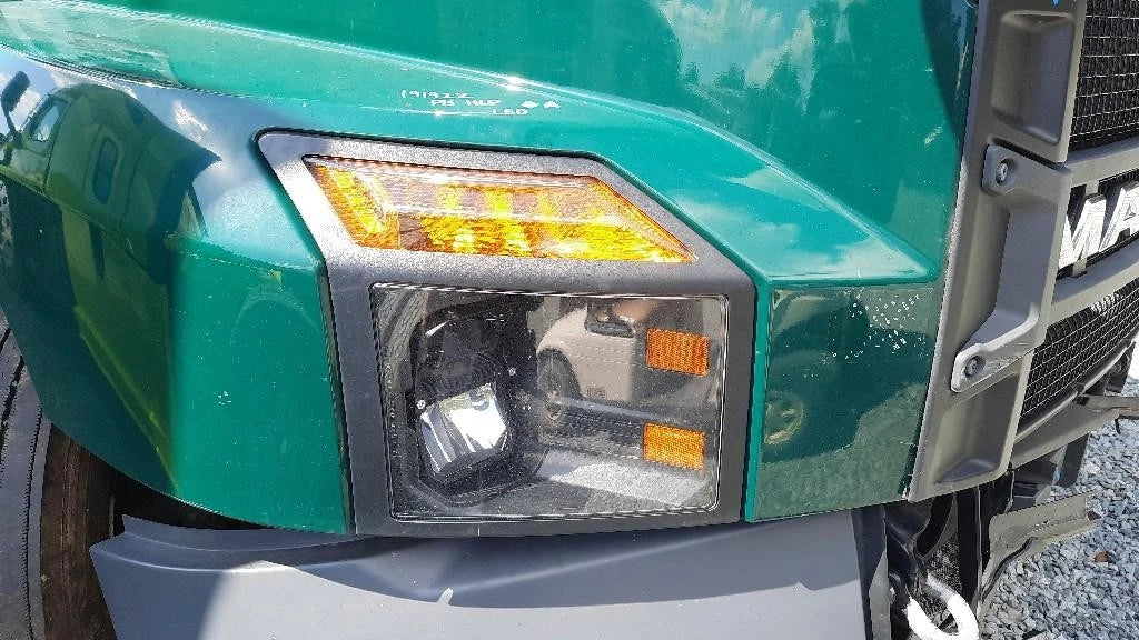 Right Headlight for Mack Anthem (2018–2025) MD