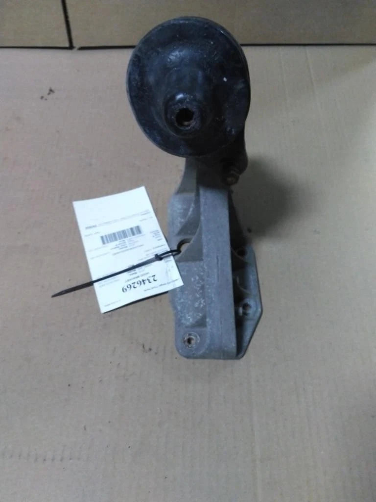 Hood Bracket for Freightliner Cascadia 125 (2016) - Replaces IL